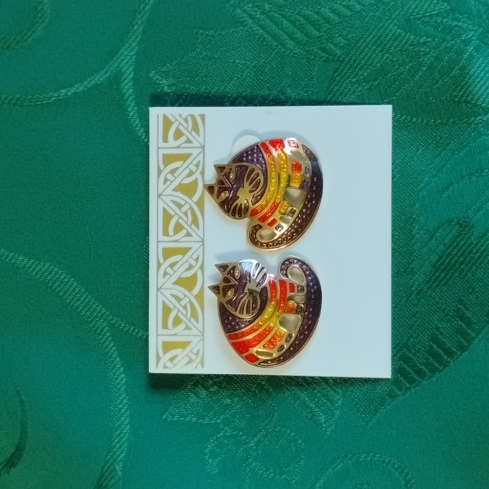 EDGAR BEREBEI VINTAGE GOLDTONE ENAMEL CAT PIERCED EARRINGS - Picture 3 of 6